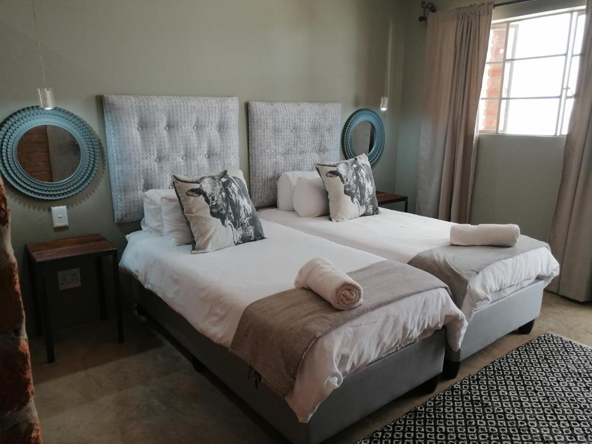 Tsumeb Theater Guesthouse Ngoại thất bức ảnh