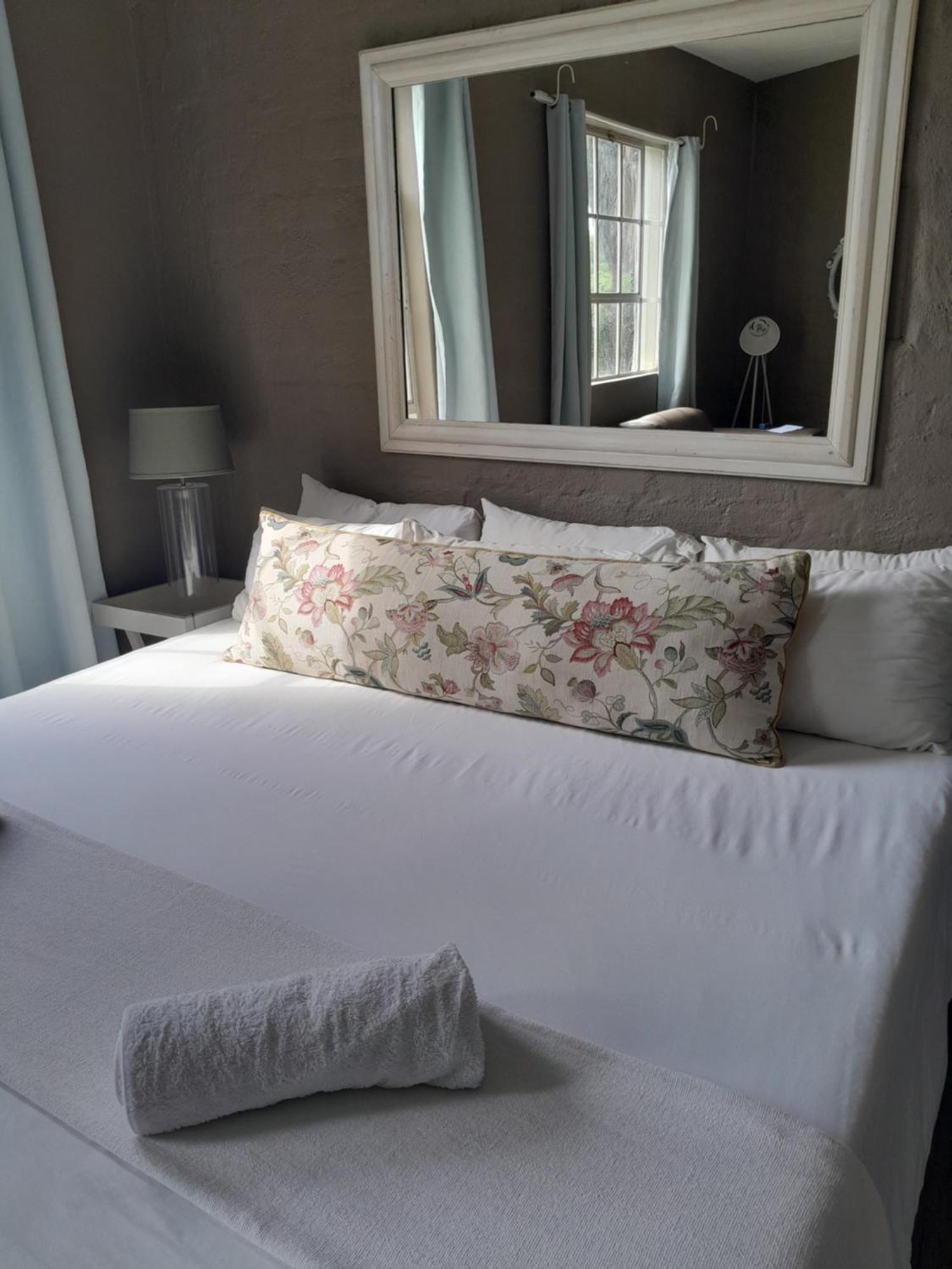 Tsumeb Theater Guesthouse Ngoại thất bức ảnh