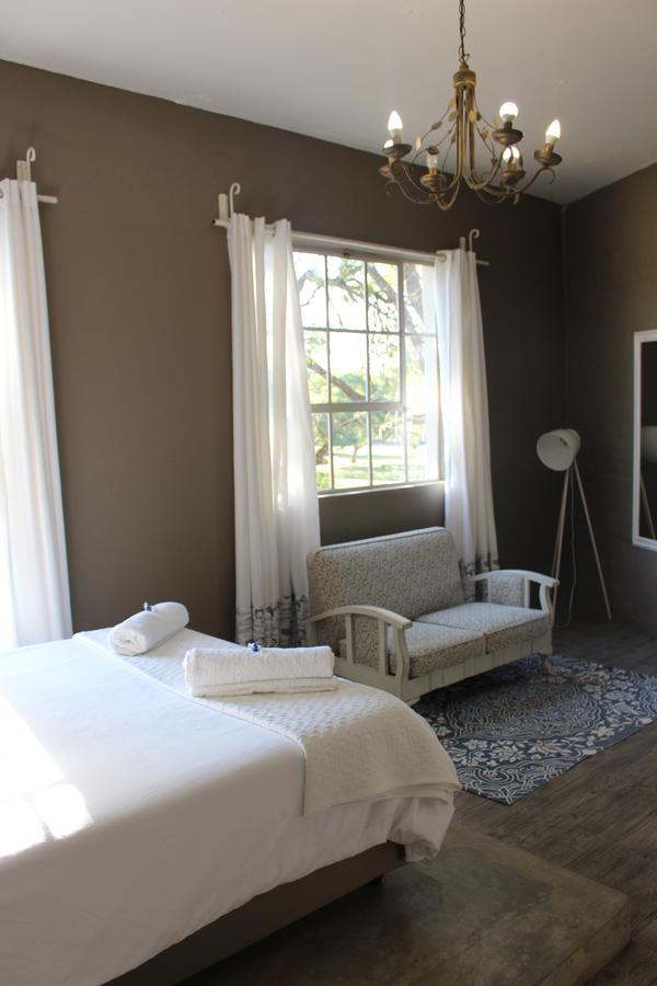 Tsumeb Theater Guesthouse Ngoại thất bức ảnh