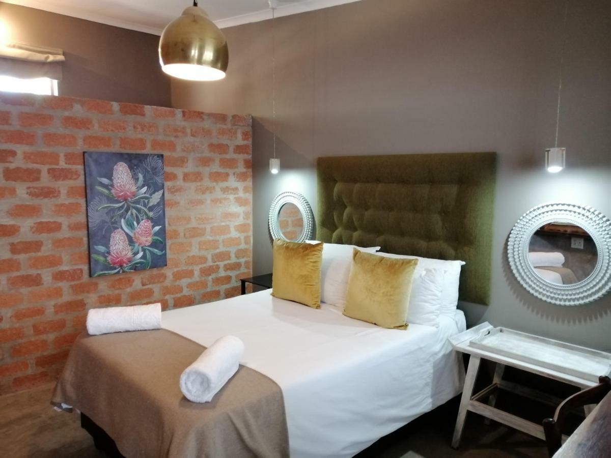 Tsumeb Theater Guesthouse Ngoại thất bức ảnh